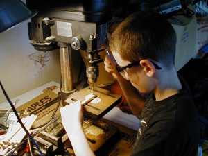 KJ4FAJ drills hole in spreader