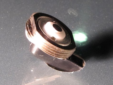 Putting the (Larsen) mount in place - Thickness was a problem.