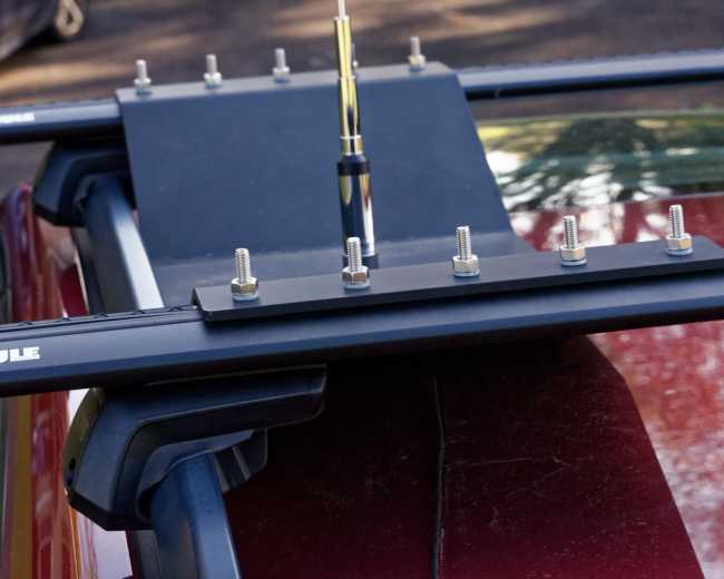 Roof-racking VHF antennas on SUV